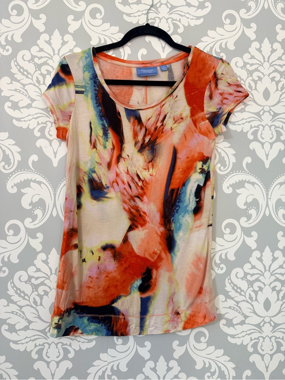 💫10/$25 • Simply Vera Vera Wang Coral Multicolor Scoop Neck Short Sleeve Top